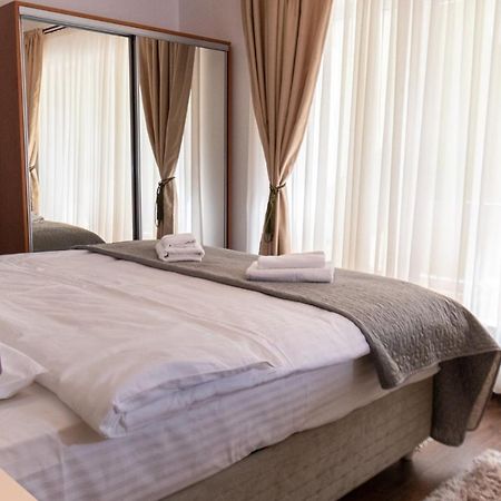 Nature Apartment - Minutes Away From The Old Town And Afi Mall Braşov Eksteriør bilde