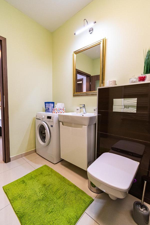 Nature Apartment - Minutes Away From The Old Town And Afi Mall Braşov Eksteriør bilde