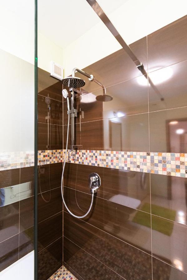 Nature Apartment - Minutes Away From The Old Town And Afi Mall Braşov Eksteriør bilde